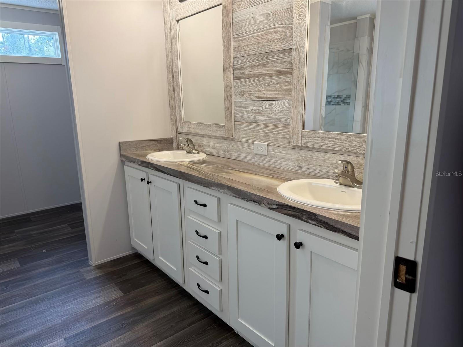 Image 11 of 25 For 13510 Gulf Manor