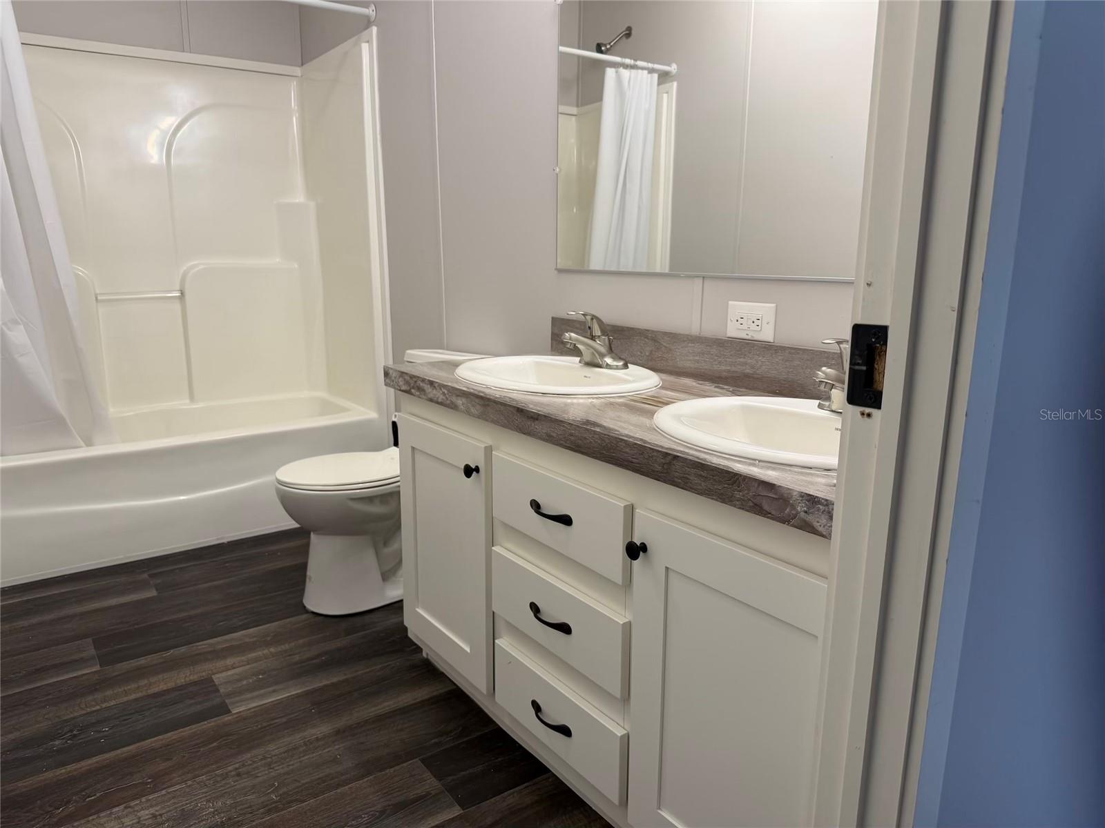 Image 14 of 25 For 13510 Gulf Manor