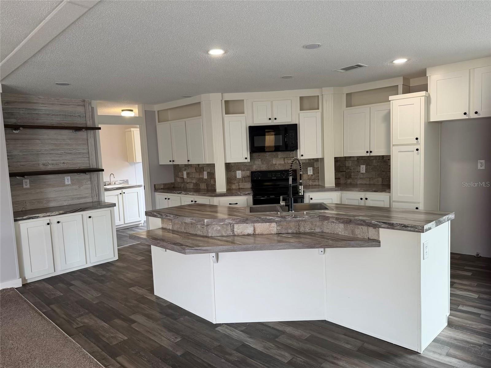 Image 4 of 25 For 13510 Gulf Manor