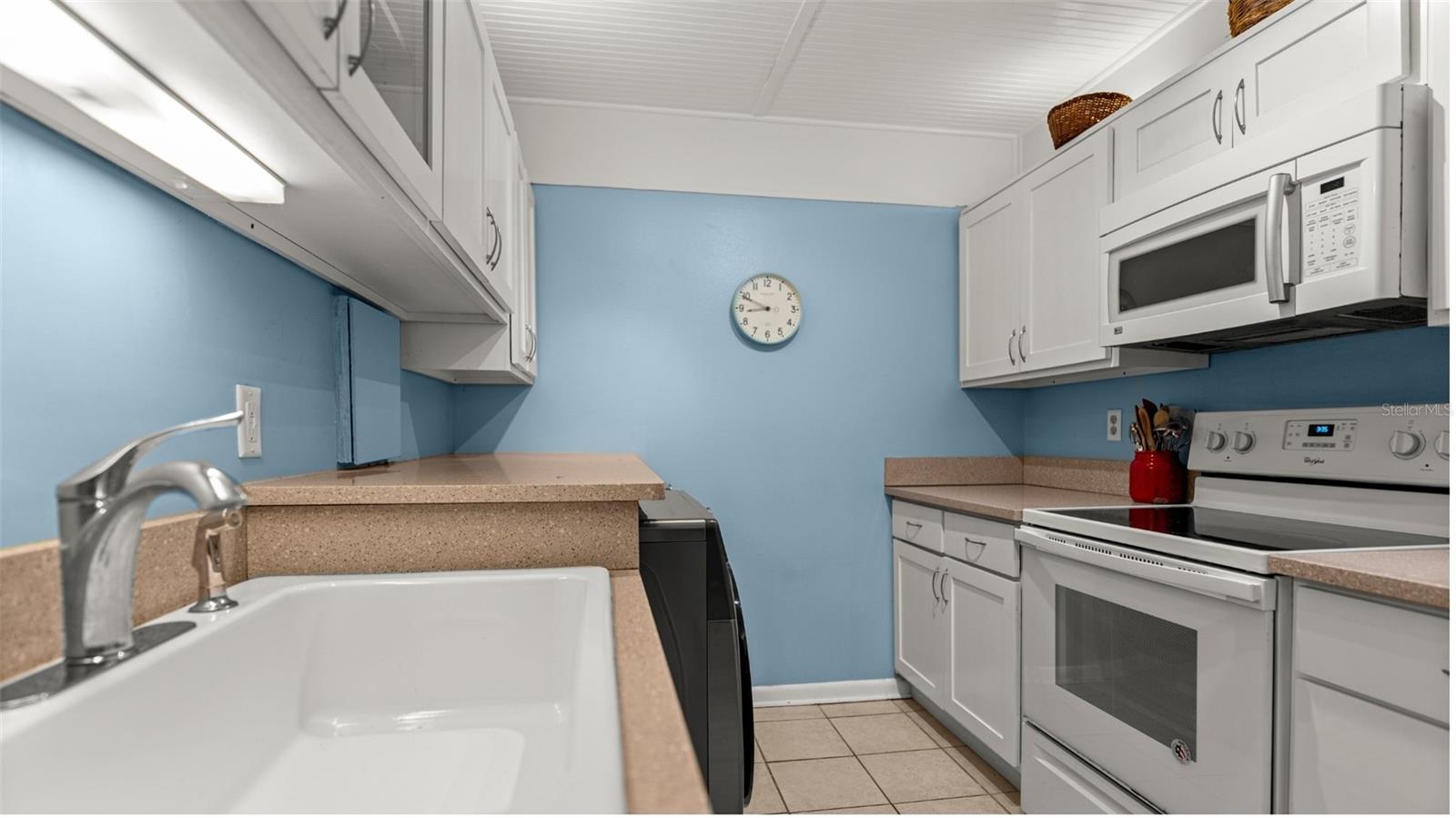 Image 17 of 59 For 6300 A1a S A34d