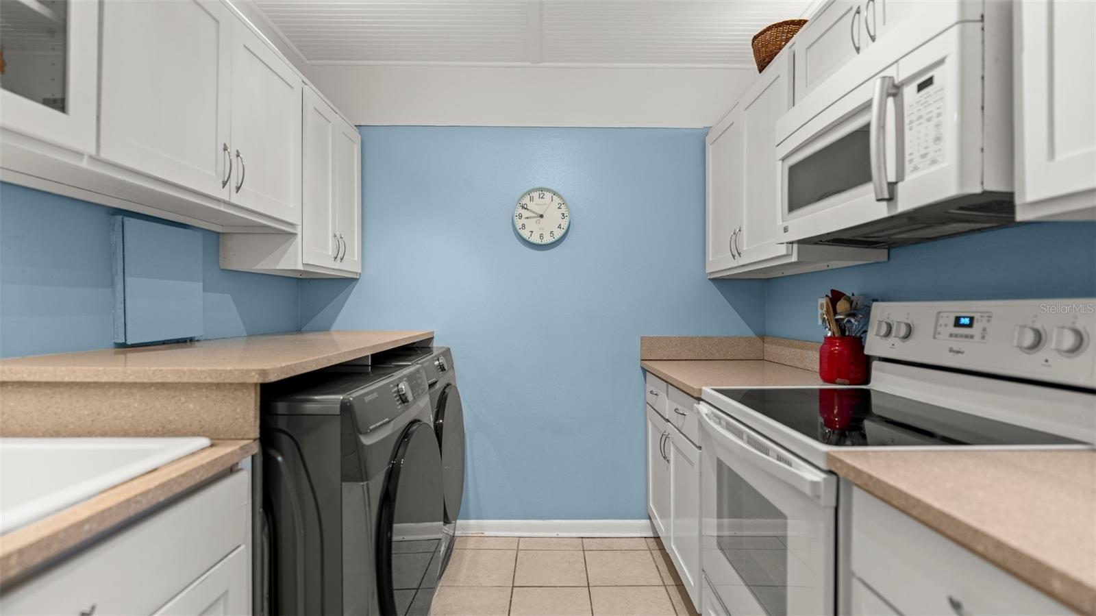 Image 18 of 59 For 6300 A1a S A34d