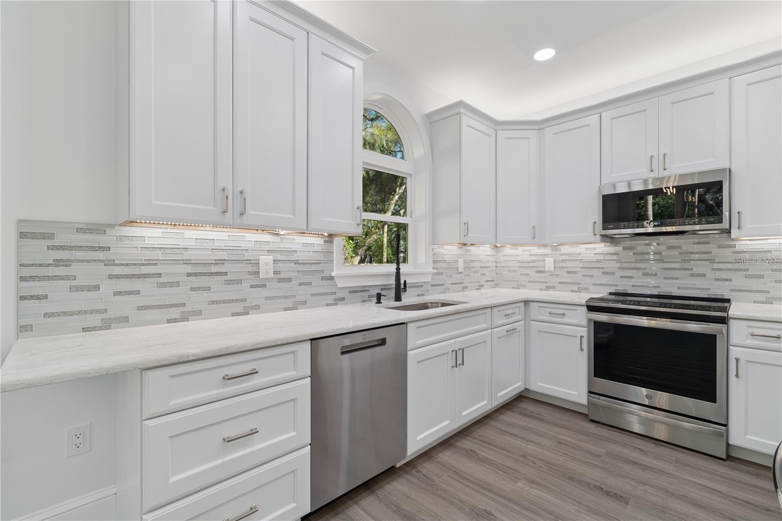 Image 11 of 55 For 117 Hernandez Avenue