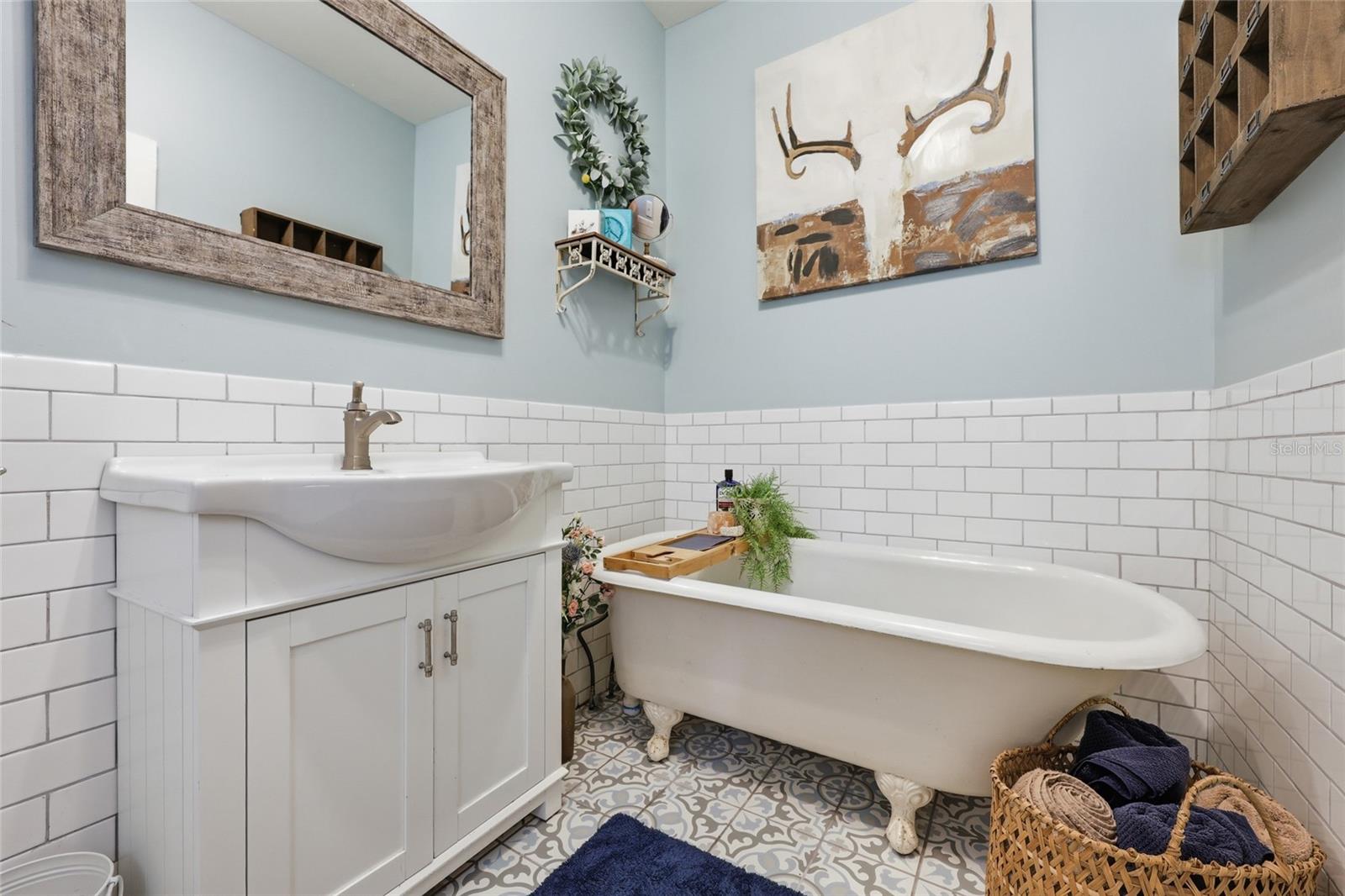 Image 21 of 45 For 6070 Avenue F