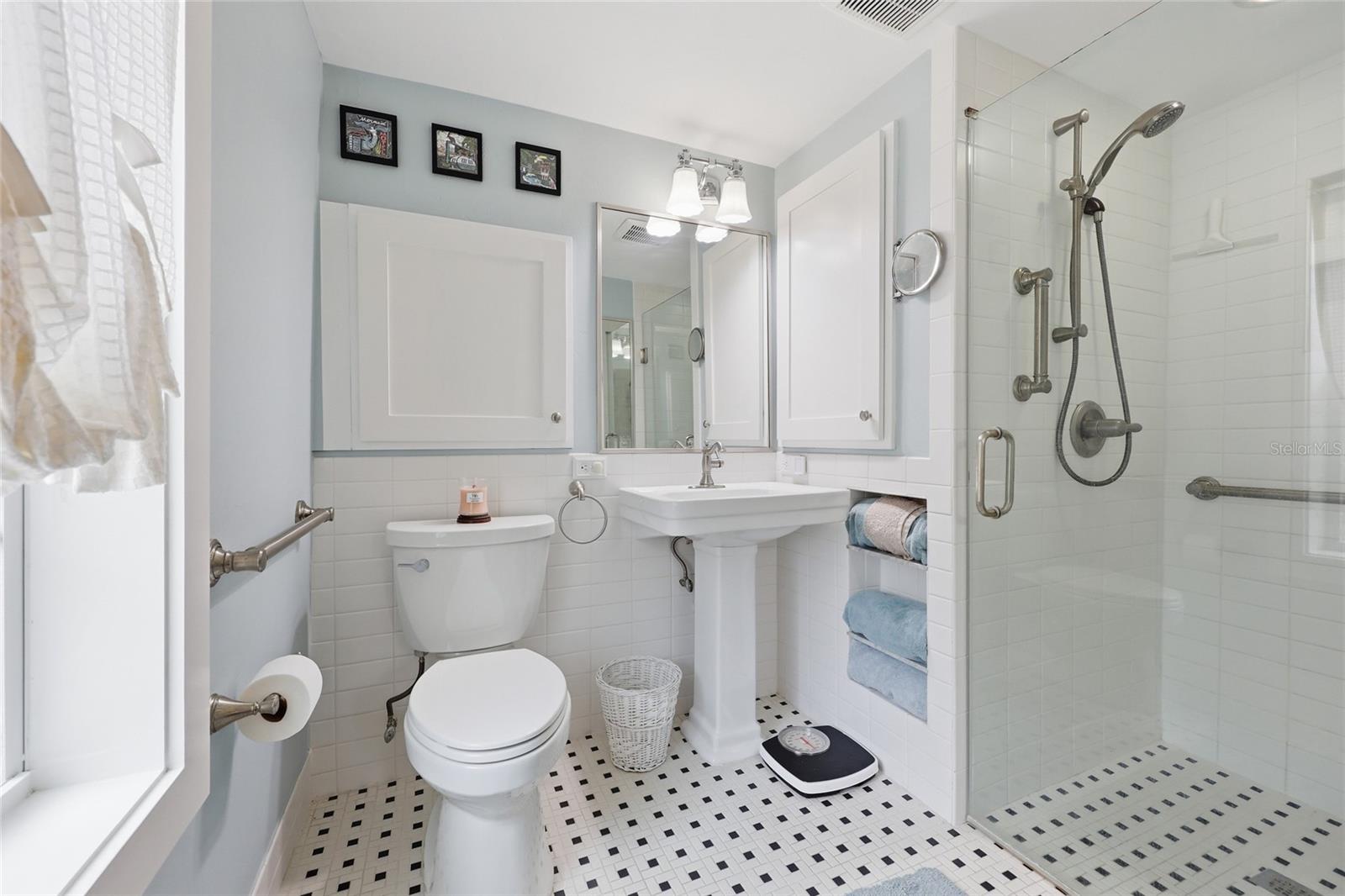 Image 27 of 45 For 6070 Avenue F