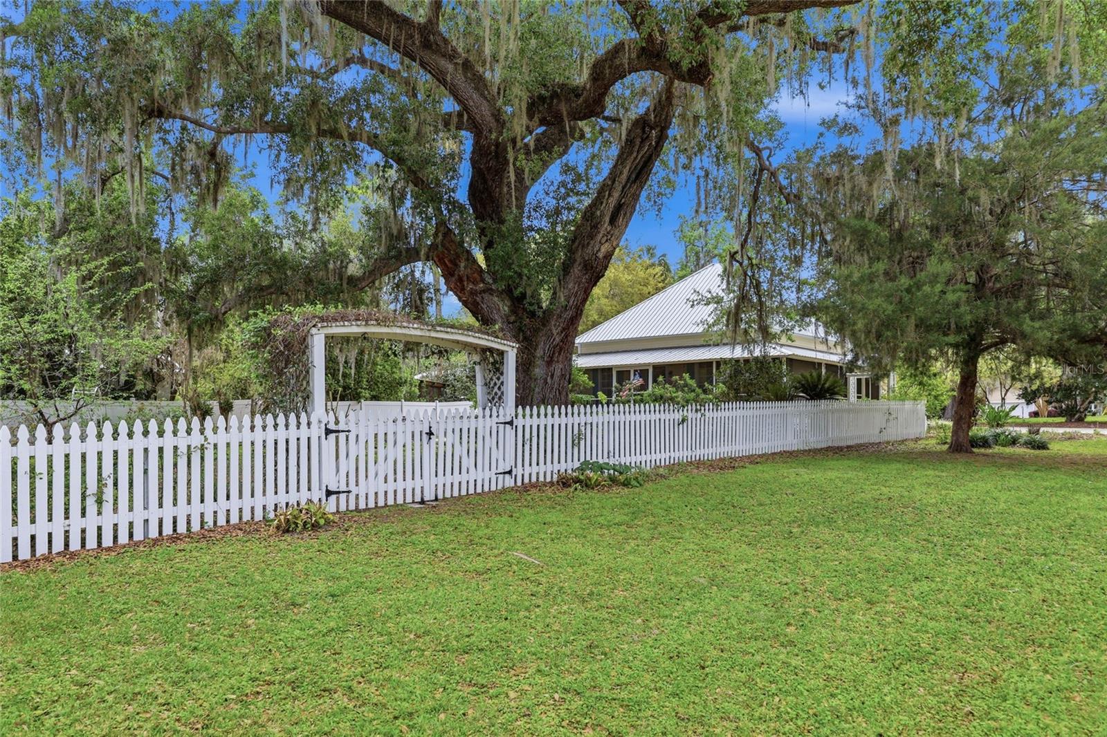 Image 38 of 45 For 6070 Avenue F