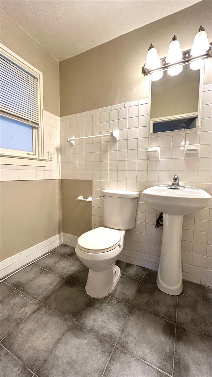 Image 7 of 13 For 821 8th Avenue