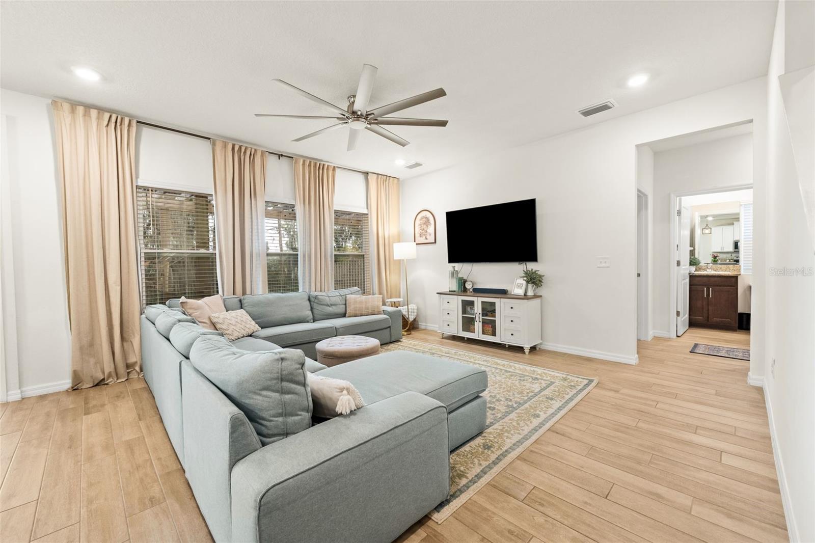 Image 20 of 64 For 13655 13th Place