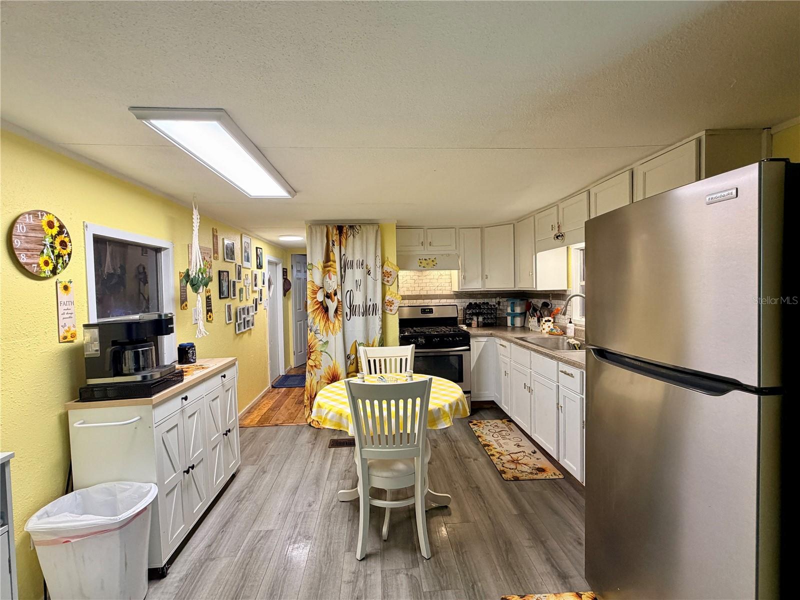 Image 7 of 29 For 498 King Charles Circle