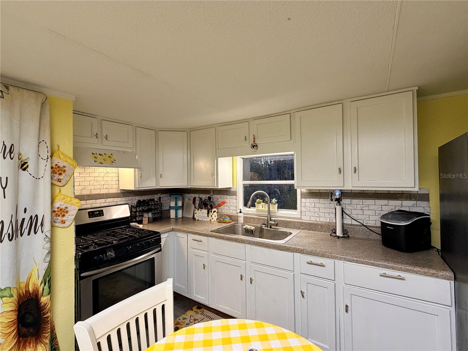 Image 8 of 29 For 498 King Charles Circle