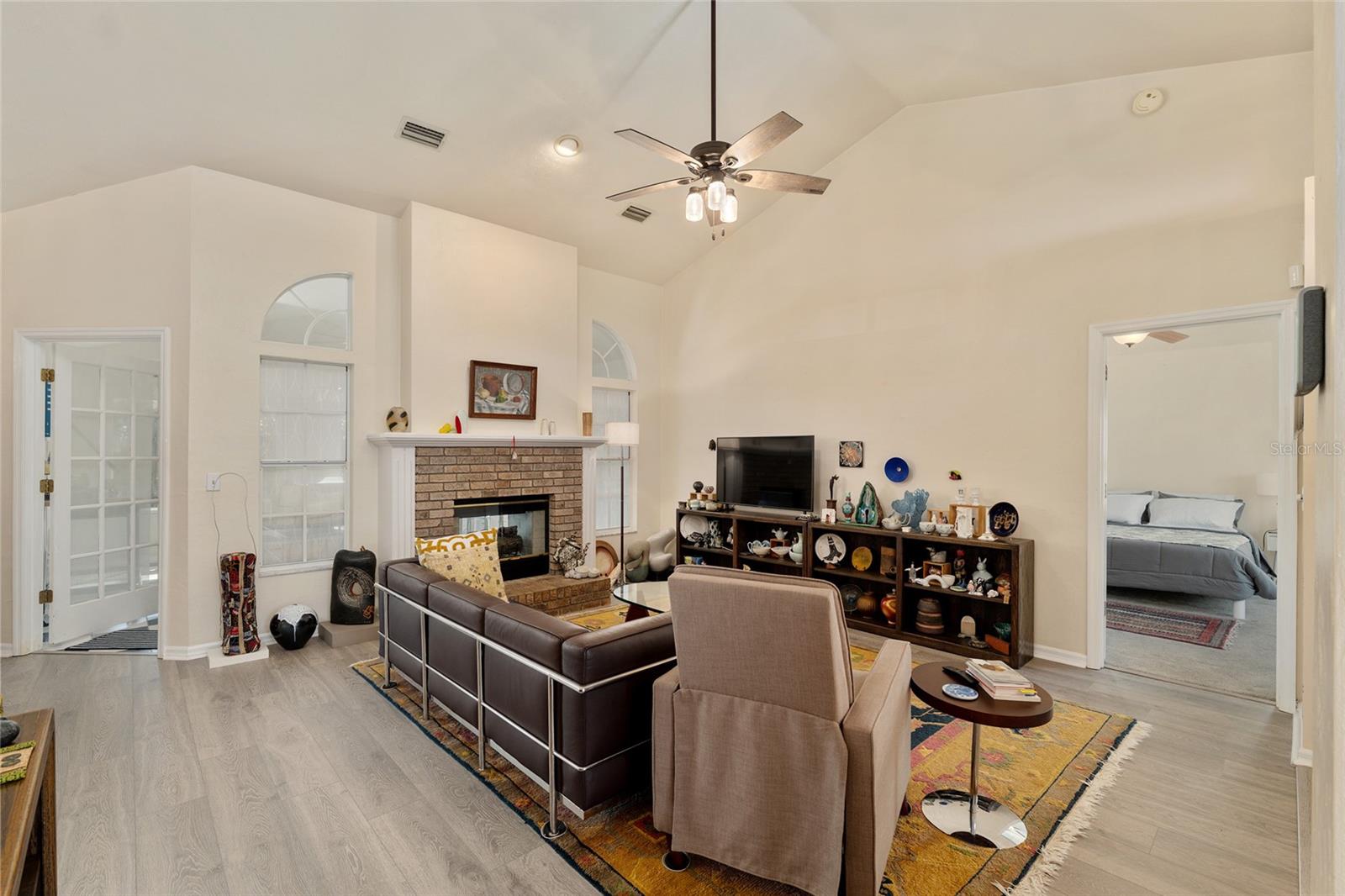 Image 11 of 76 For 2333 41st Avenue