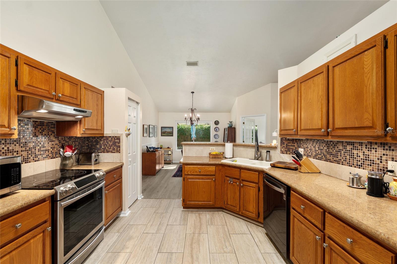 Image 21 of 76 For 2333 41st Avenue