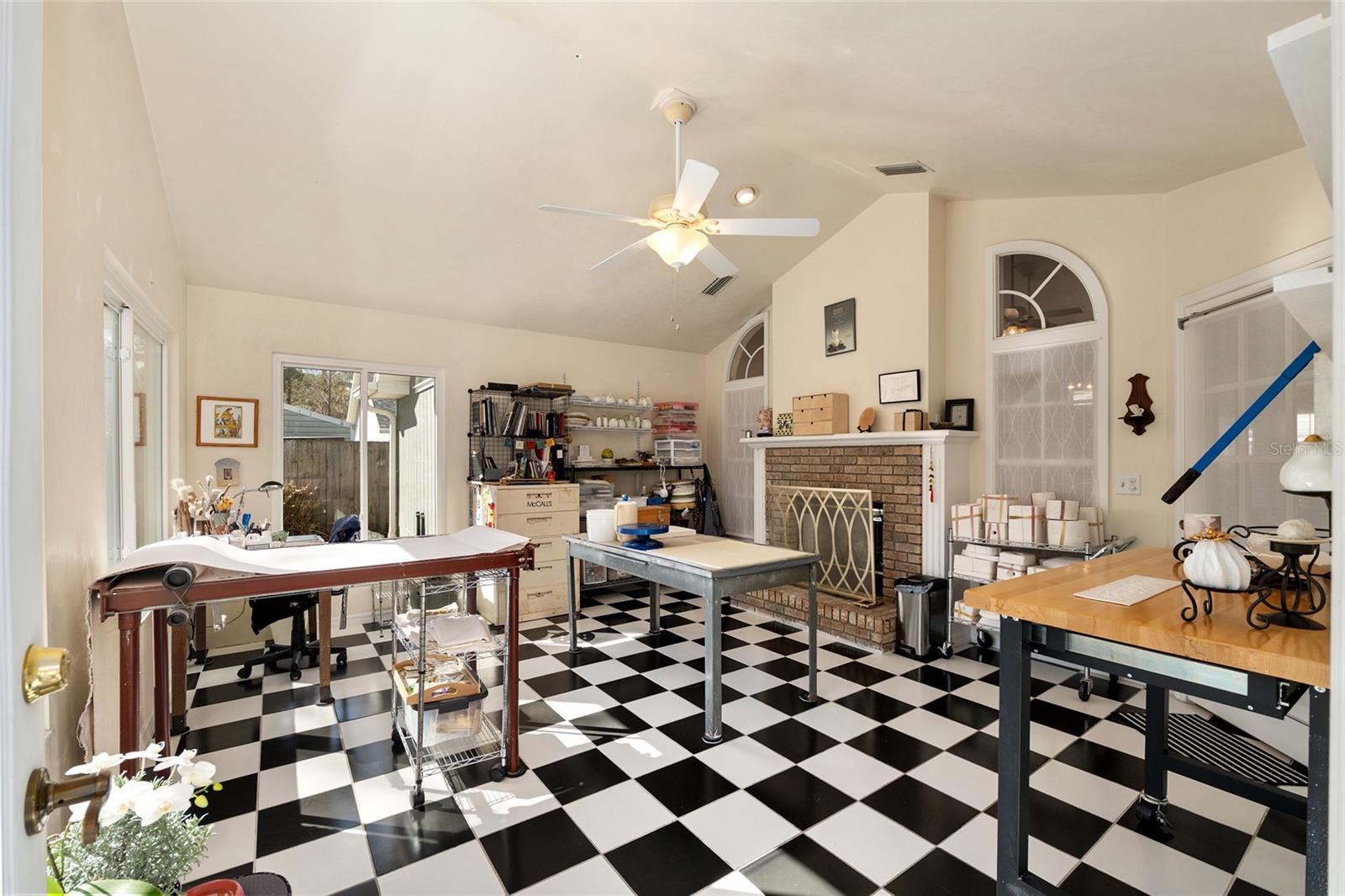 Image 44 of 76 For 2333 41st Avenue