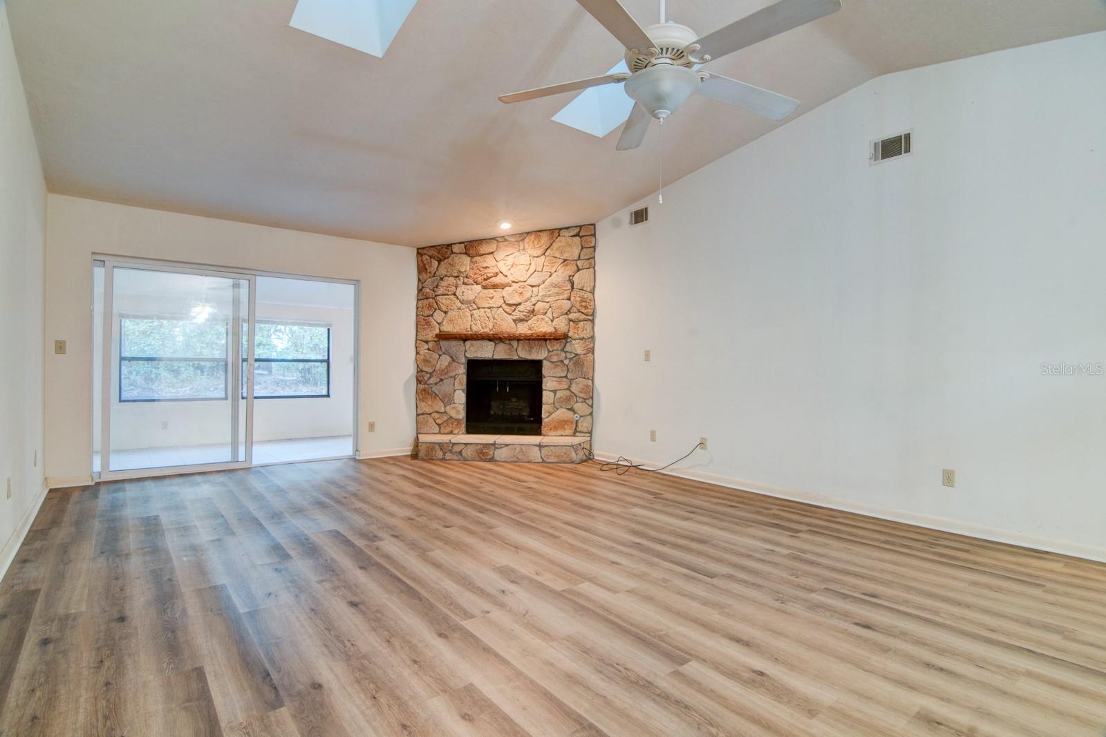 Image 10 of 27 For 1628 19th Circle