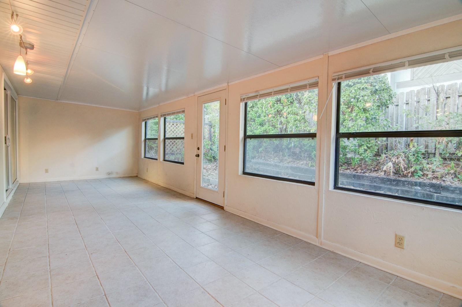 Image 21 of 27 For 1628 19th Circle