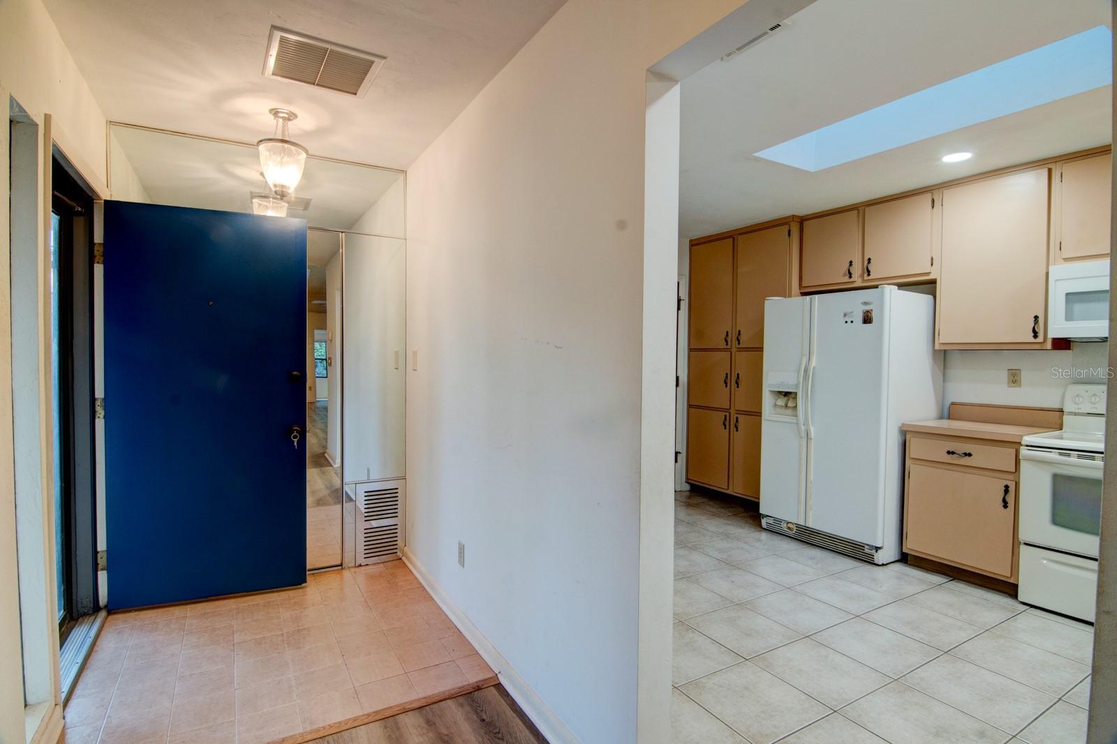 Image 4 of 27 For 1628 19th Circle