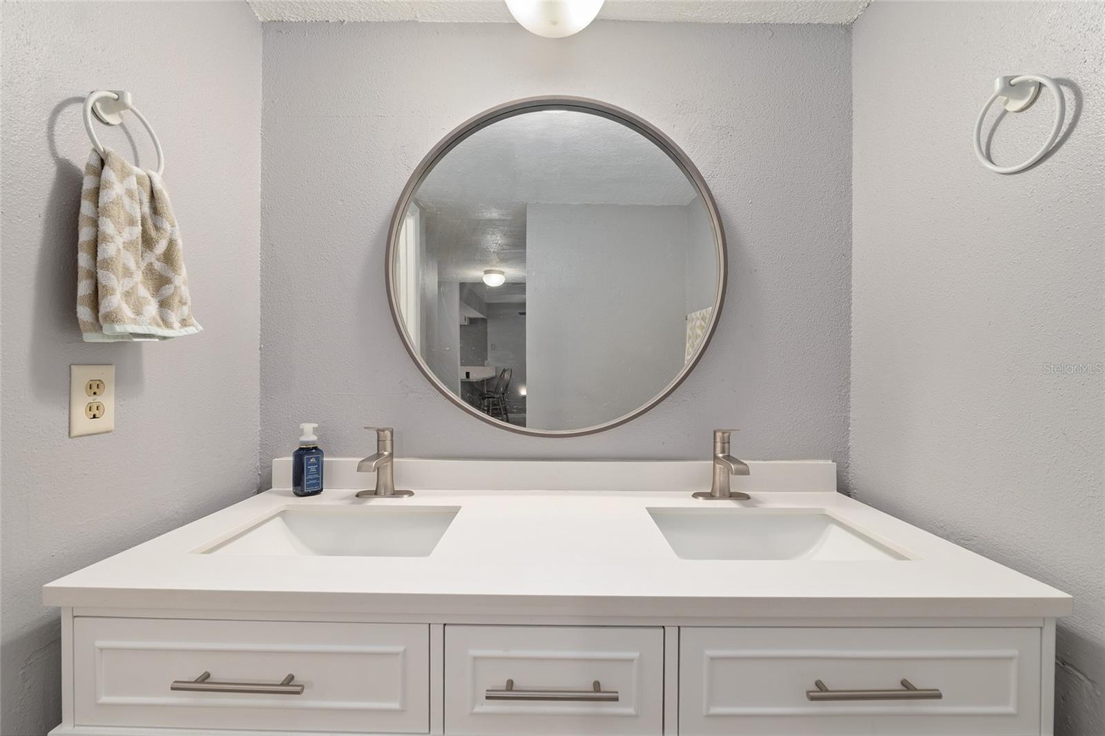 Image 16 of 20 For 2811 Archer Road V187