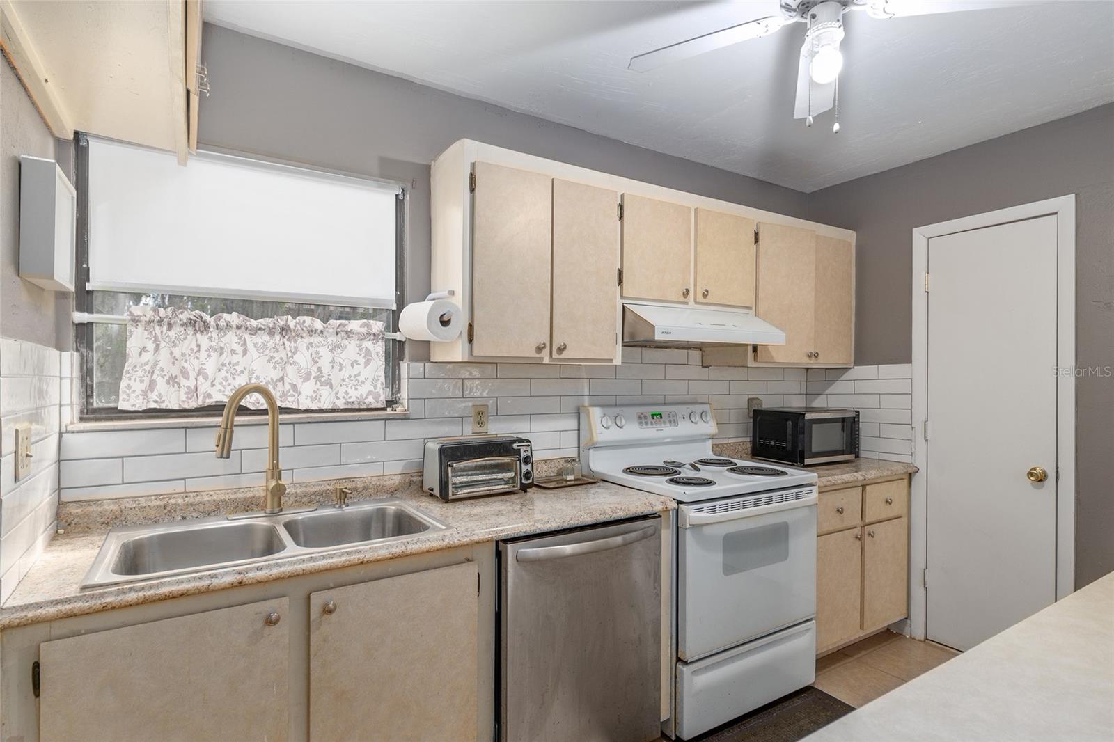 Image 9 of 20 For 2811 Archer Road V187