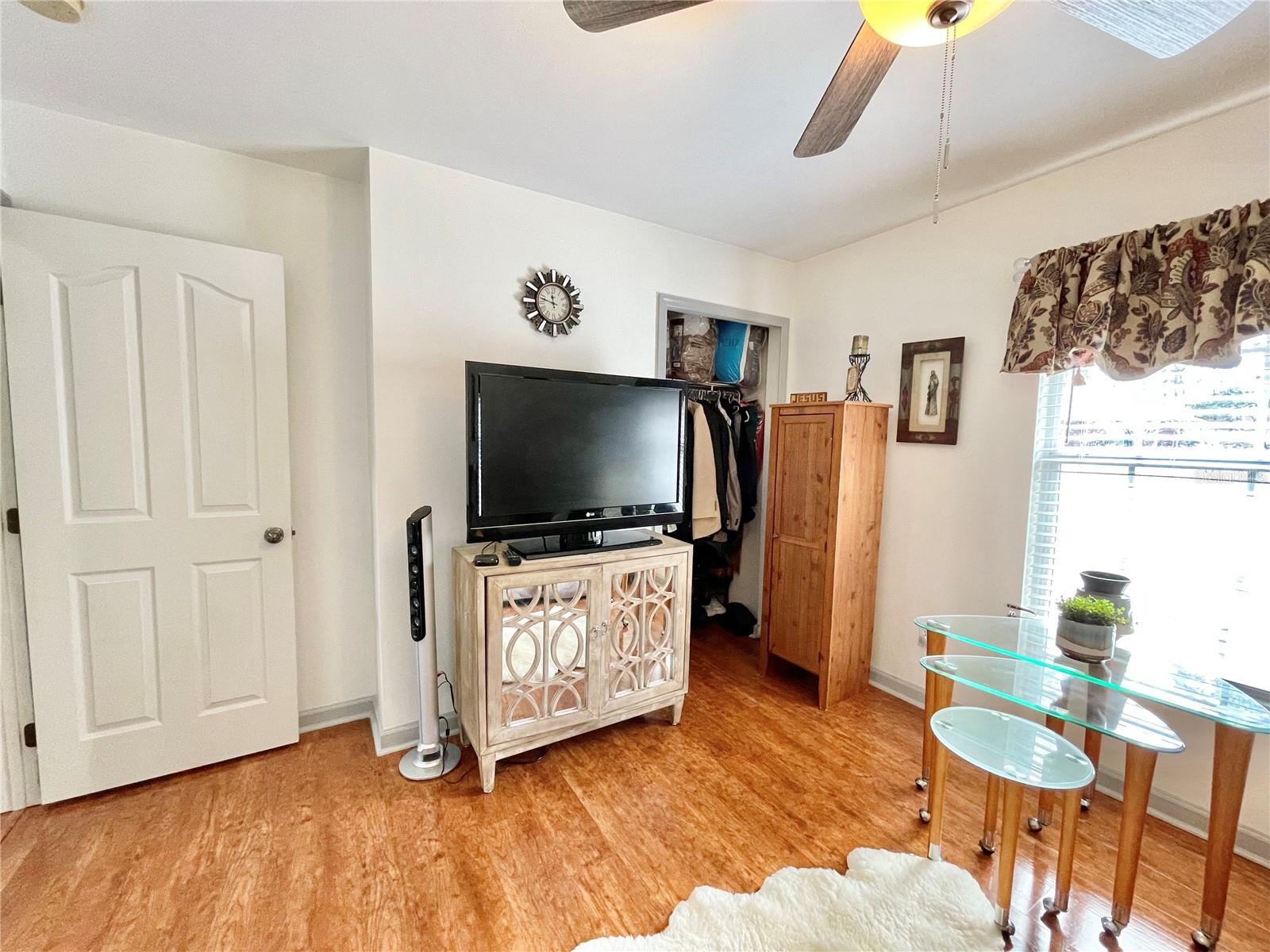 Image 22 of 39 For 25336 22nd Avenue