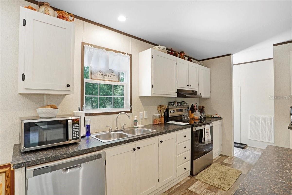 Image 11 of 42 For 6970 74th Street