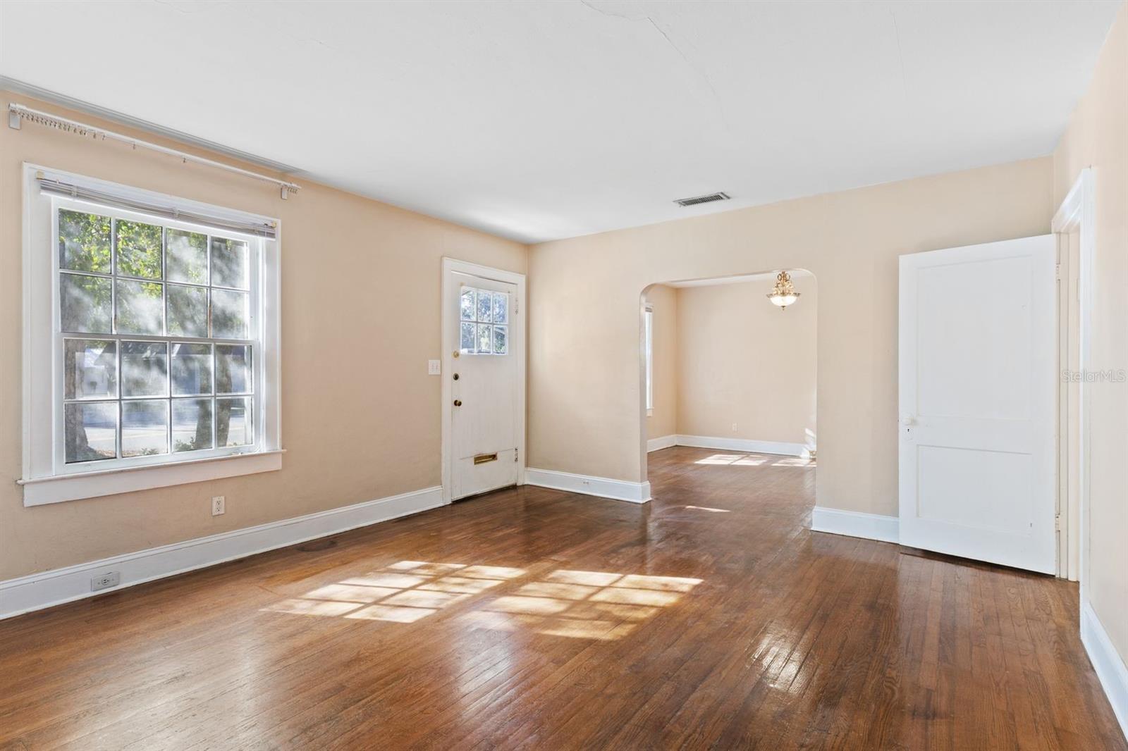 Image 4 of 18 For 1208 16th Avenue