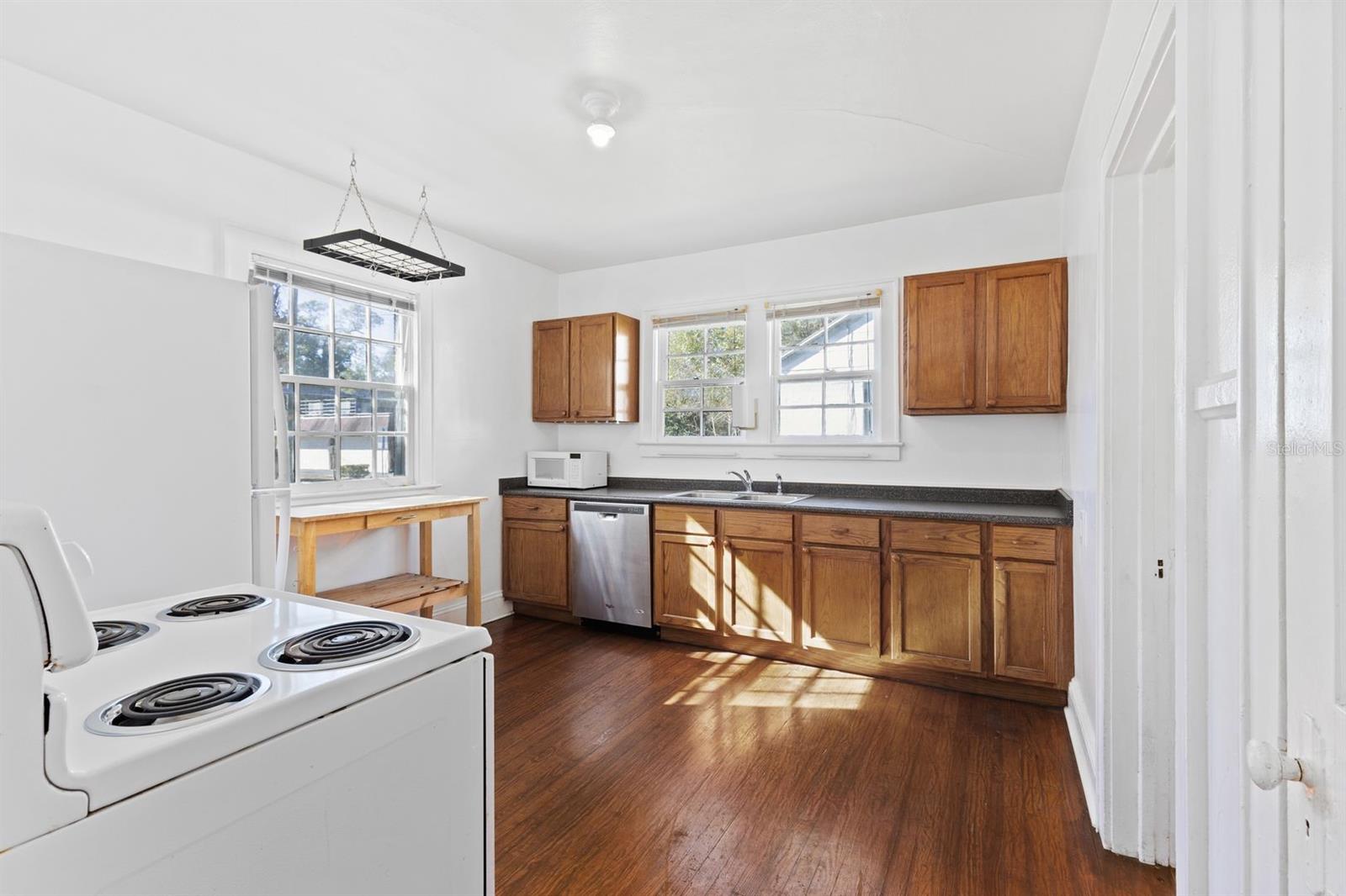 Image 6 of 18 For 1208 16th Avenue