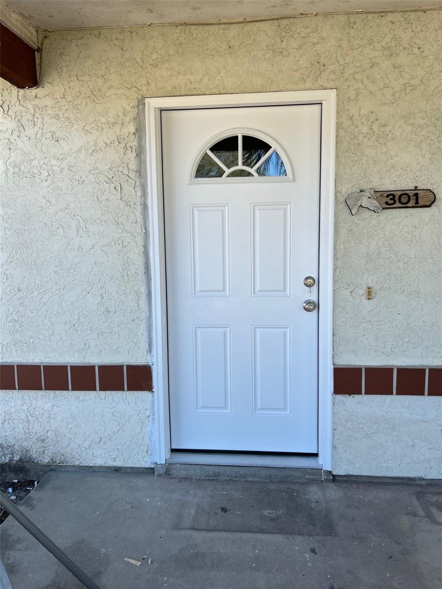 Image 3 of 14 For 301 Oak Track Loop