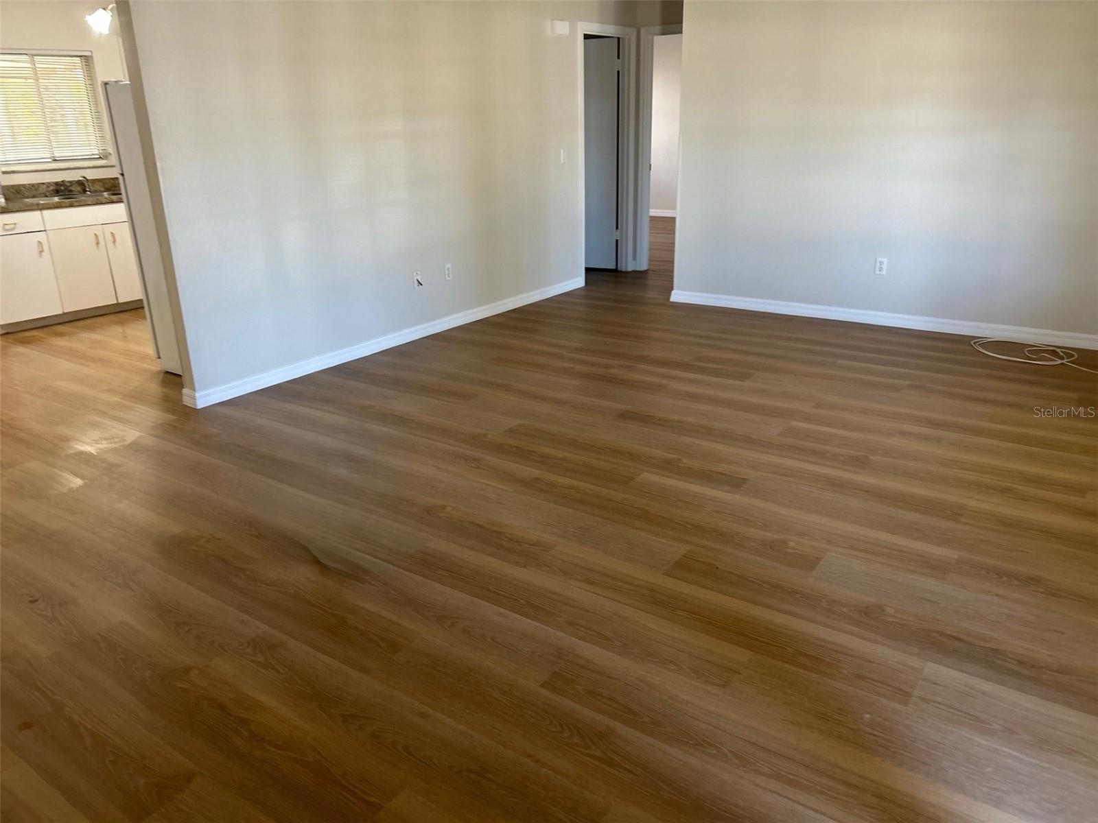 Image 5 of 14 For 301 Oak Track Loop