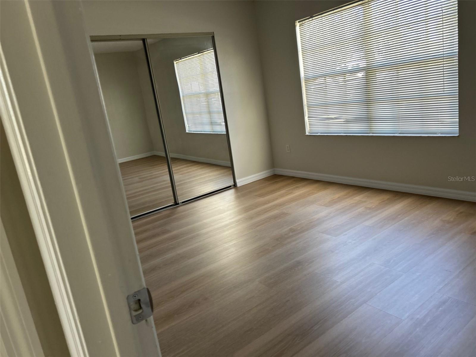 Image 8 of 14 For 301 Oak Track Loop