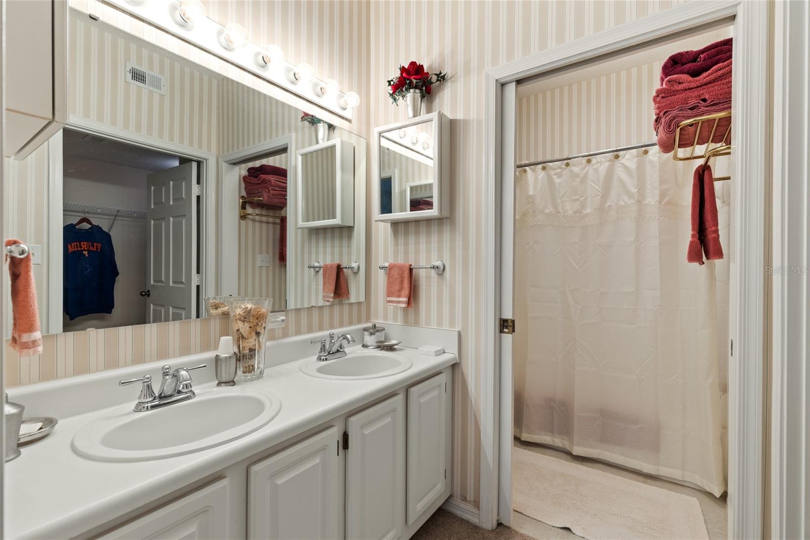 Image 22 of 31 For 10000 52nd Avenue 68