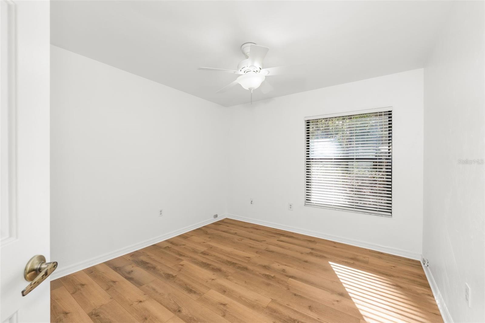 Image 16 of 24 For 568 39th Drive