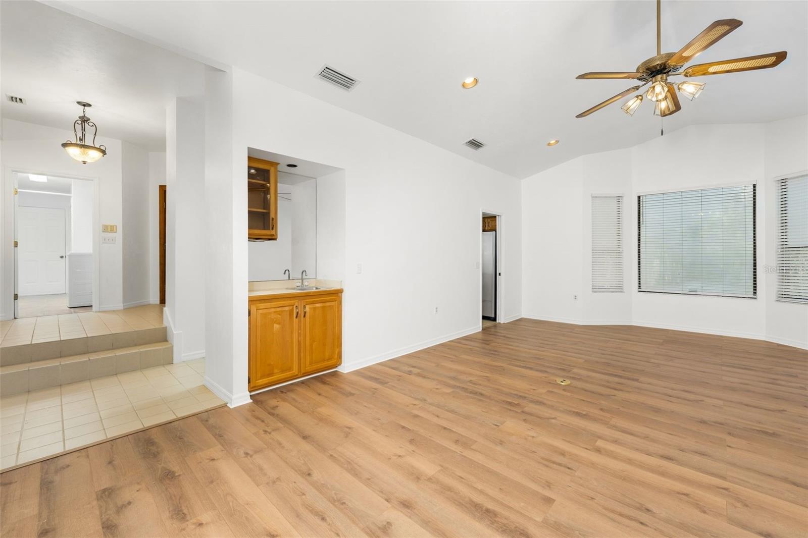 Image 5 of 24 For 568 39th Drive