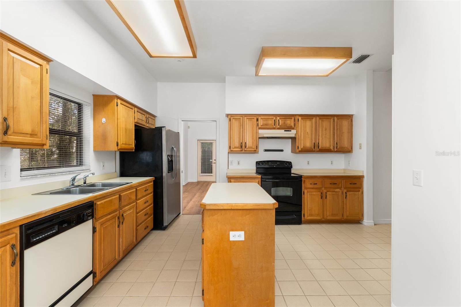 Image 7 of 24 For 568 39th Drive