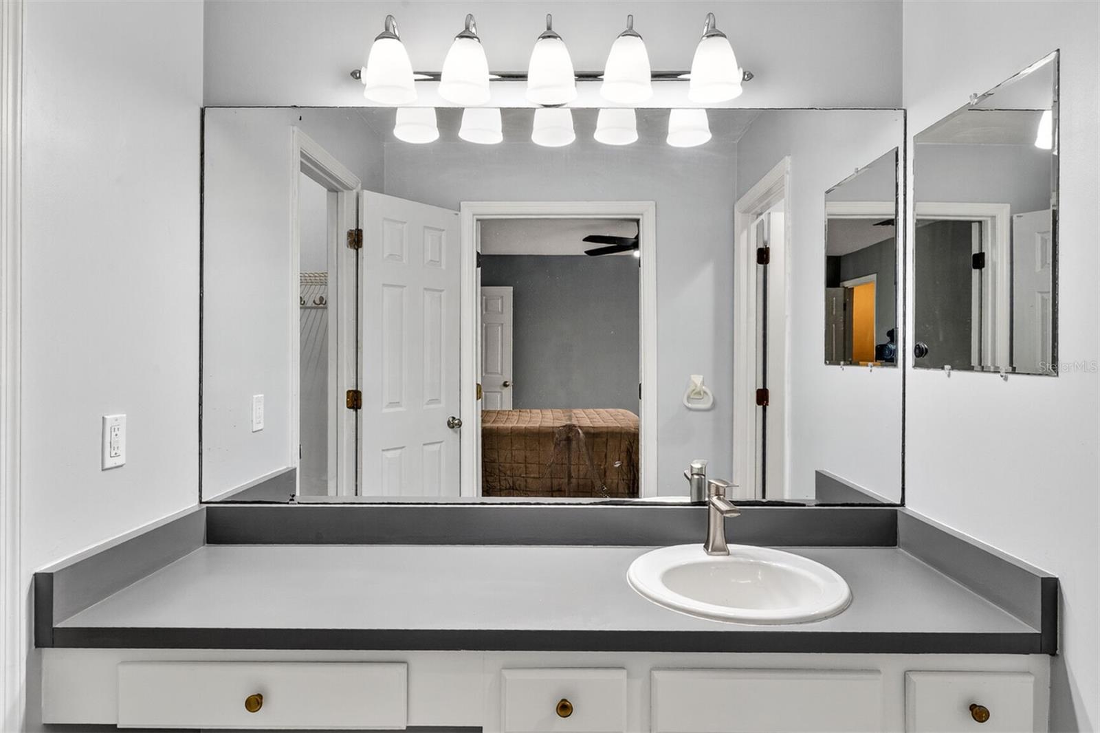 Image 19 of 29 For 809 42nd Terrace