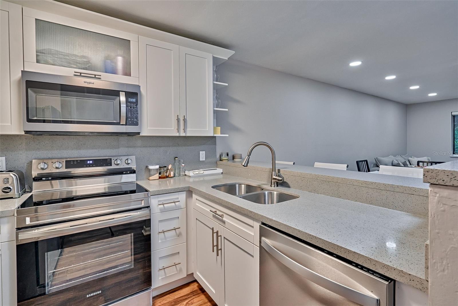 Image 10 of 21 For 105 16th Avenue N103