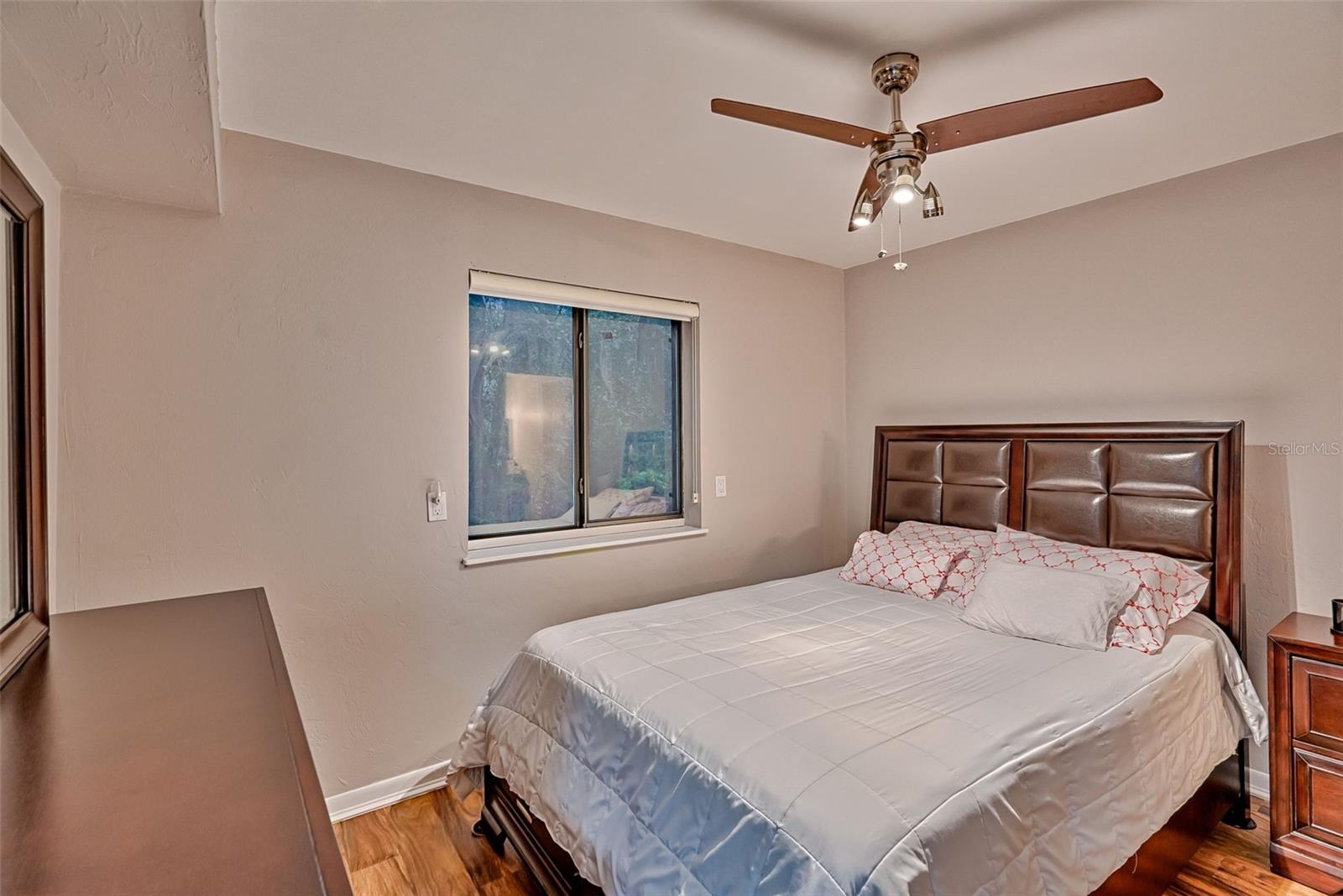 Image 14 of 21 For 105 16th Avenue N103