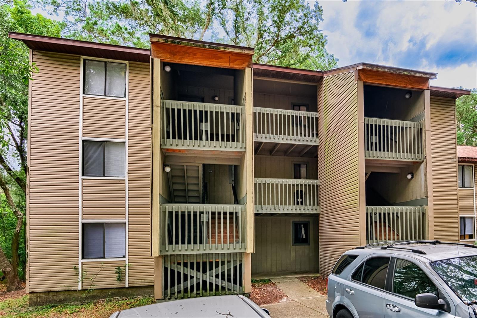 Image 2 of 21 For 105 16th Avenue N103