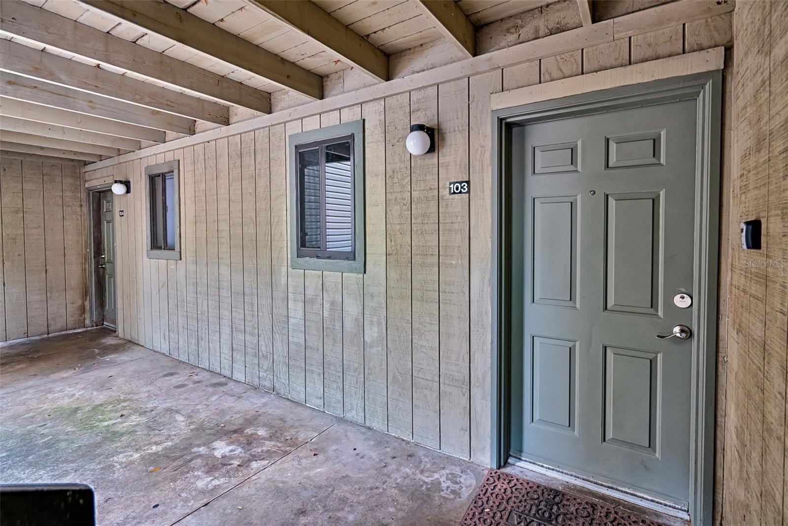 Image 3 of 21 For 105 16th Avenue N103