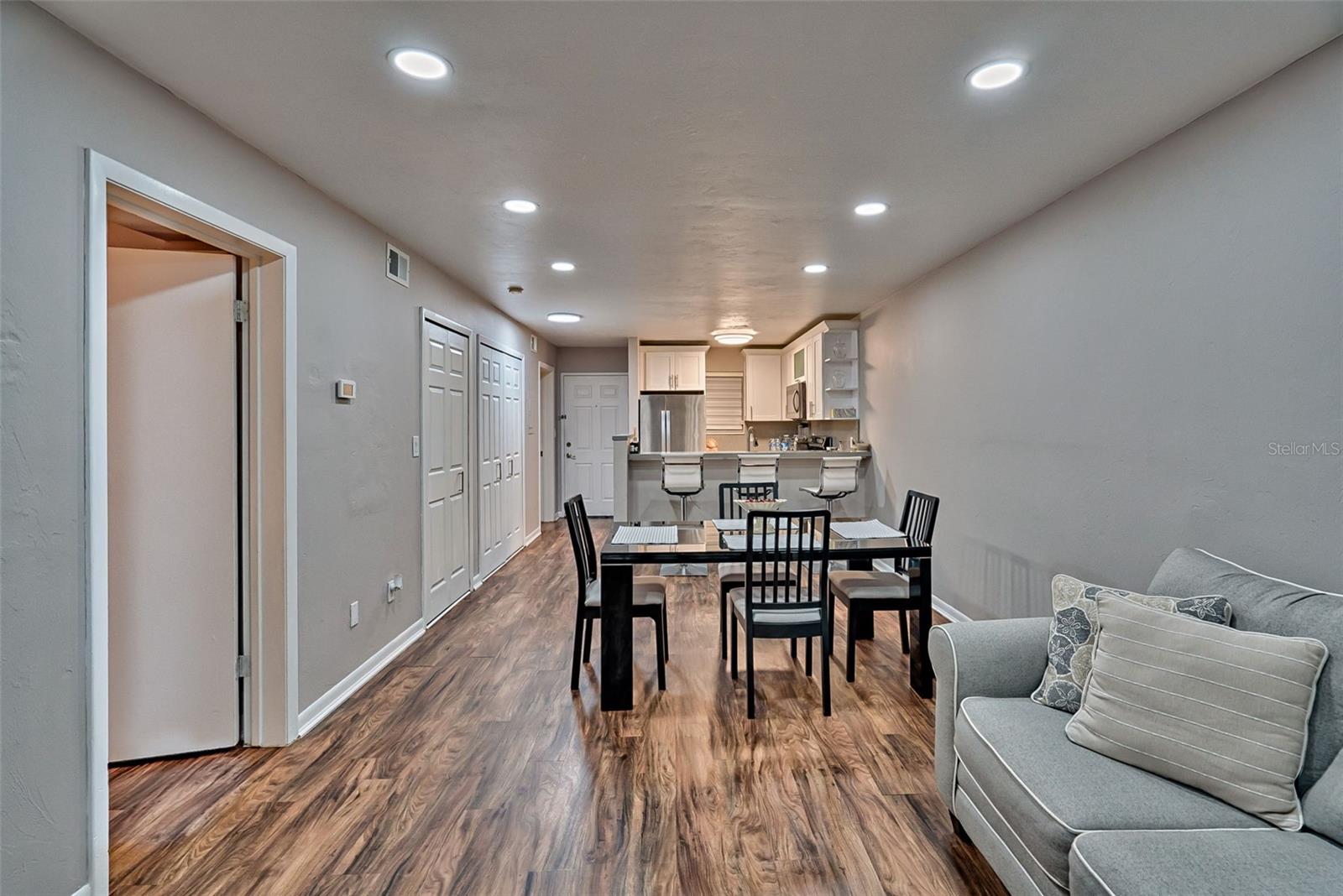 Image 4 of 21 For 105 16th Avenue N103