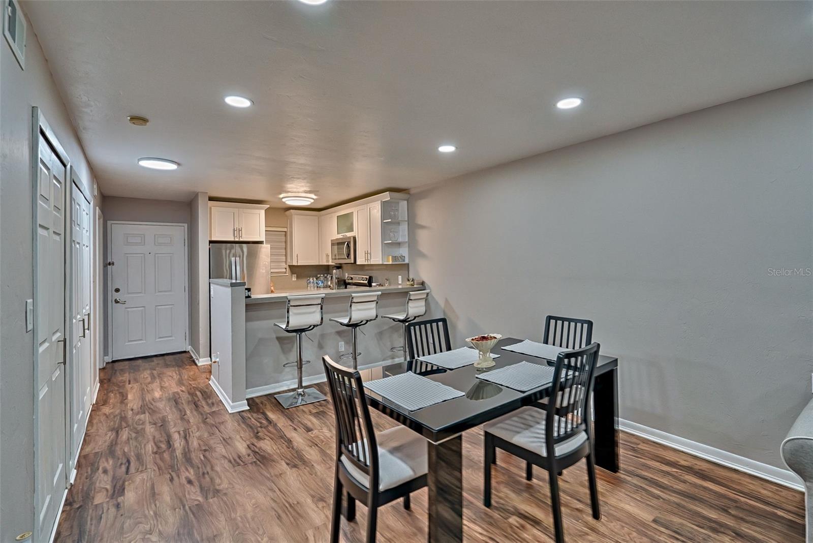 Image 6 of 21 For 105 16th Avenue N103