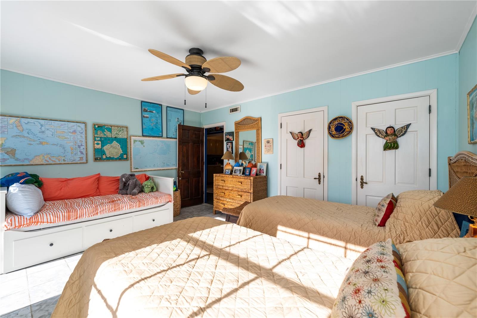 Image 28 of 59 For 2737 4th Place