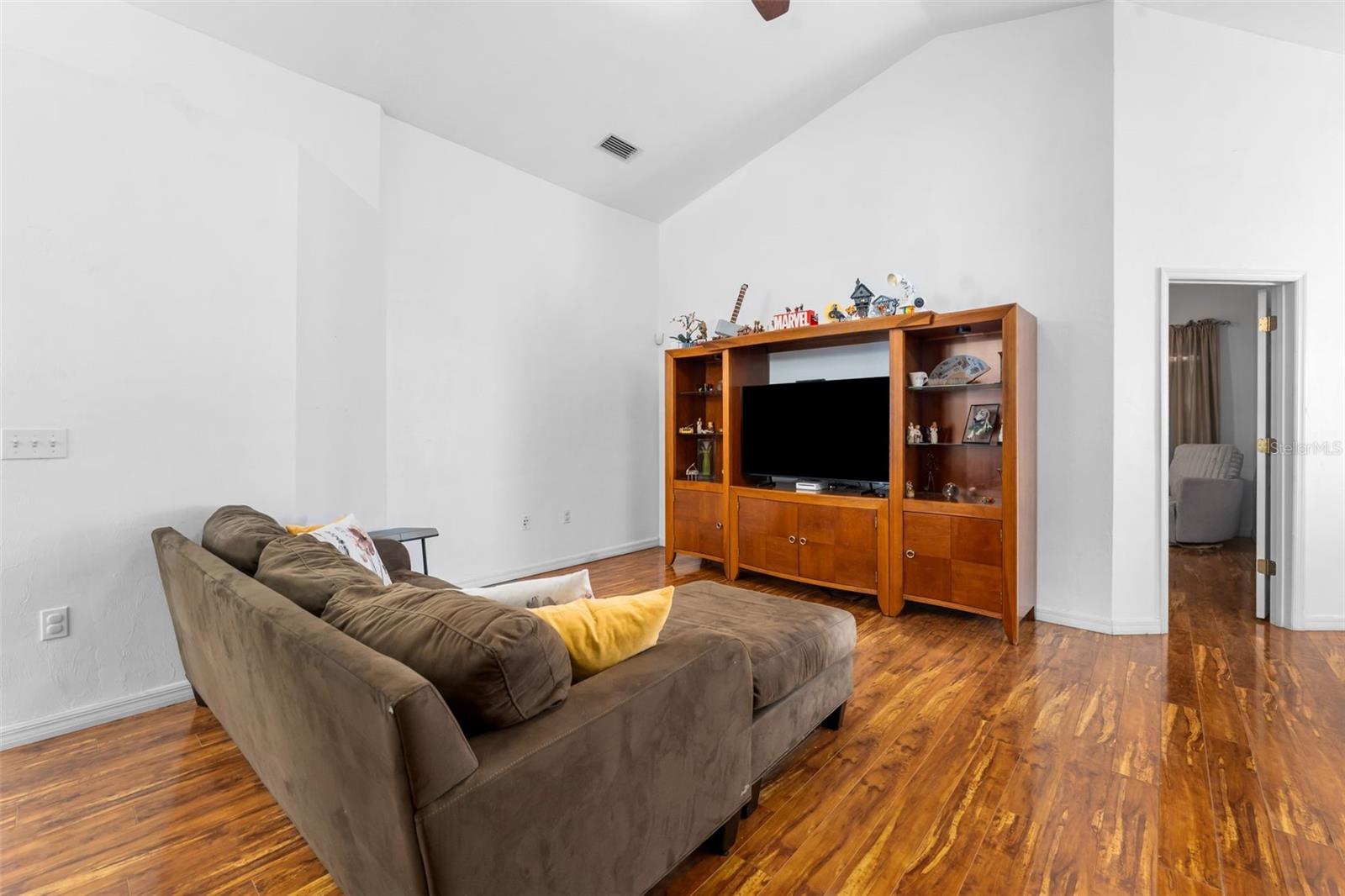 Image 10 of 41 For 2156 52 Place