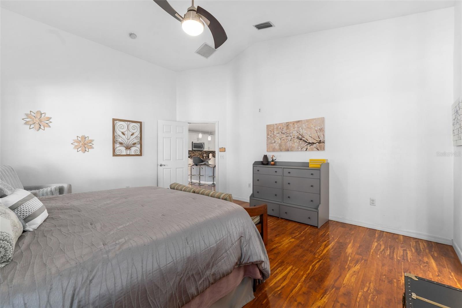 Image 17 of 41 For 2156 52 Place