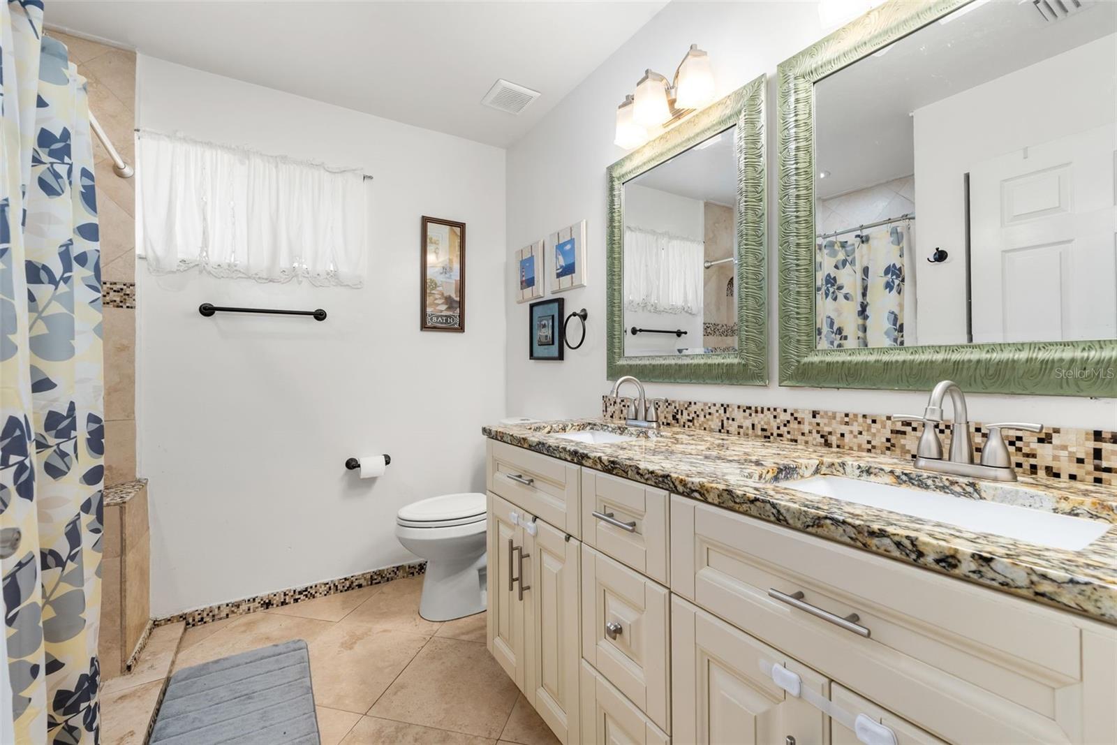 Image 18 of 41 For 2156 52 Place