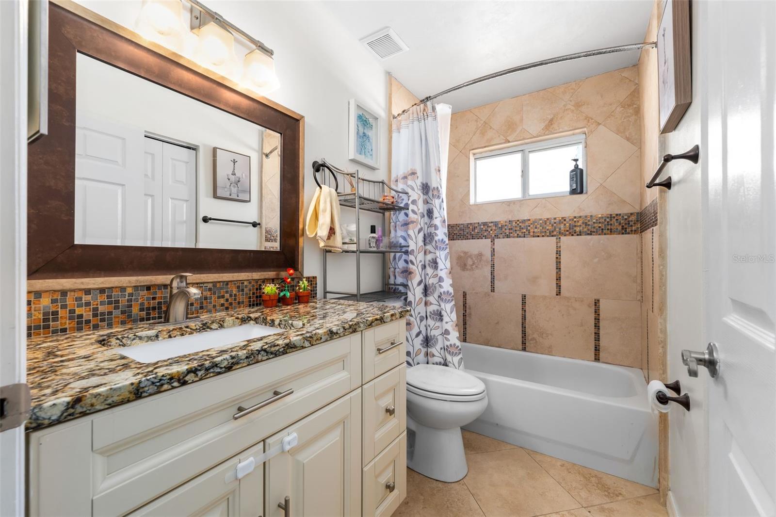 Image 24 of 41 For 2156 52 Place