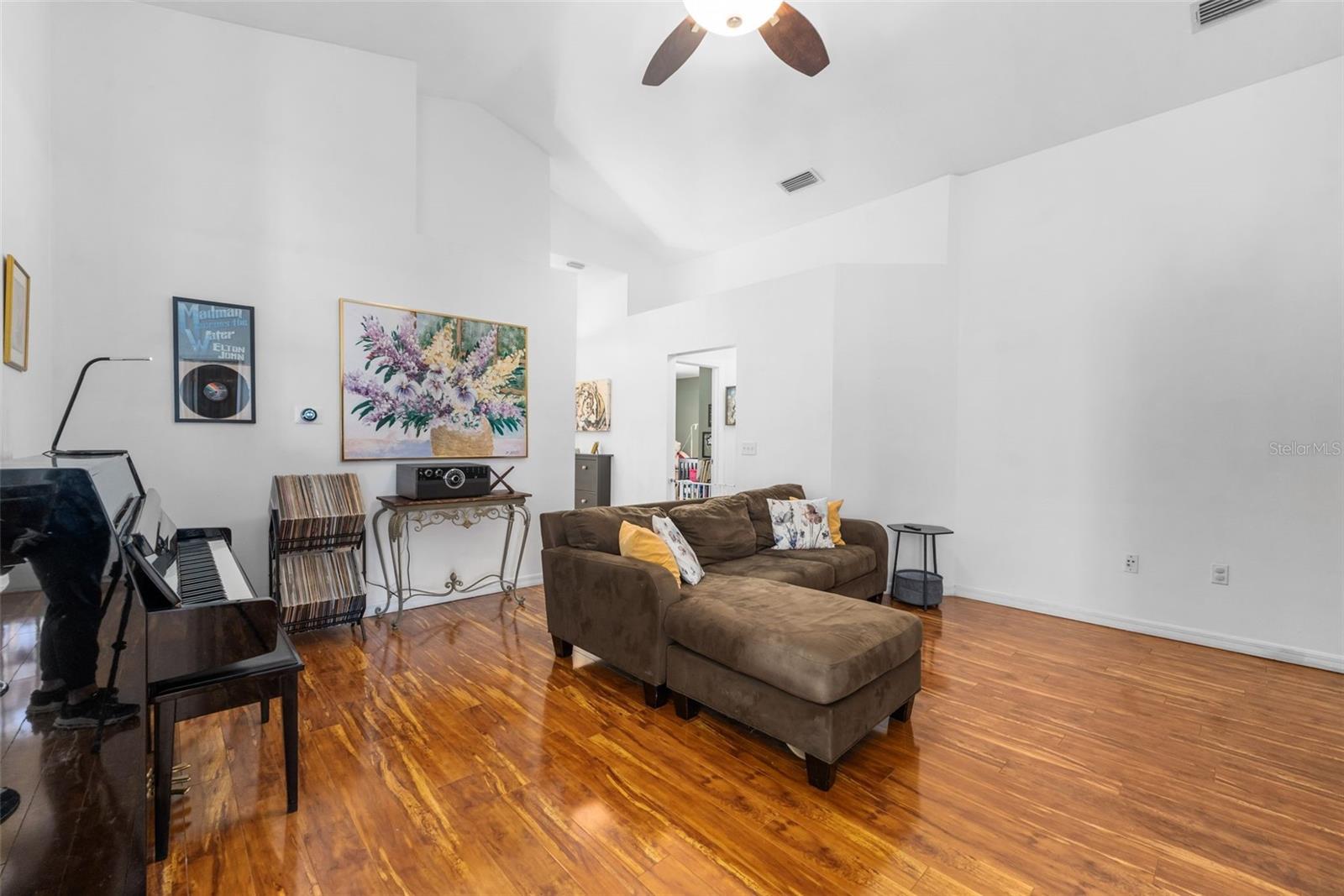 Image 8 of 41 For 2156 52 Place