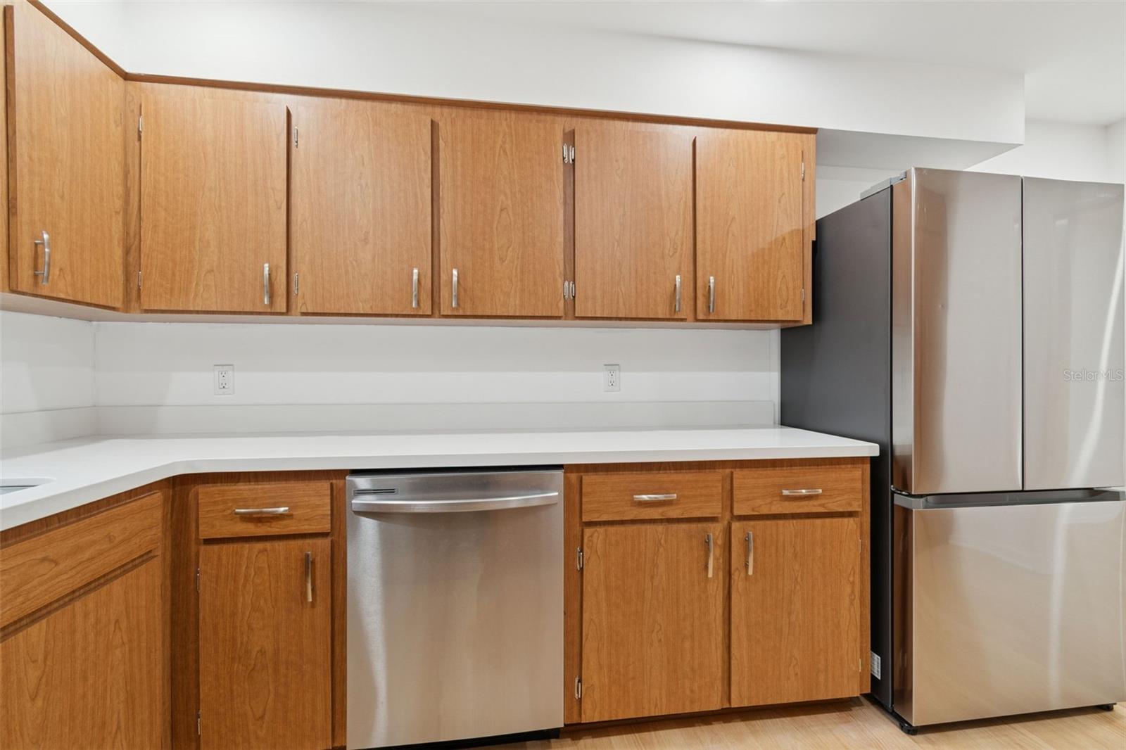 Image 10 of 28 For 7011 170 Street