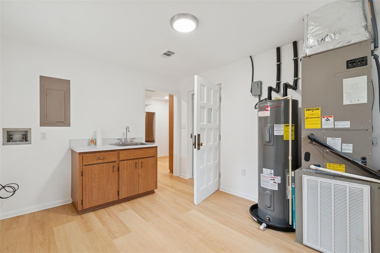 Image 14 of 28 For 7011 170 Street