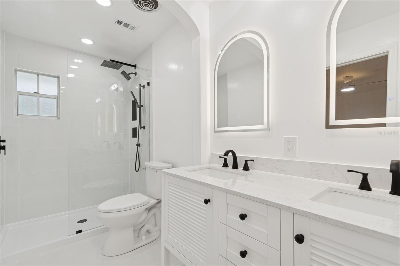 Image 19 of 28 For 7011 170 Street