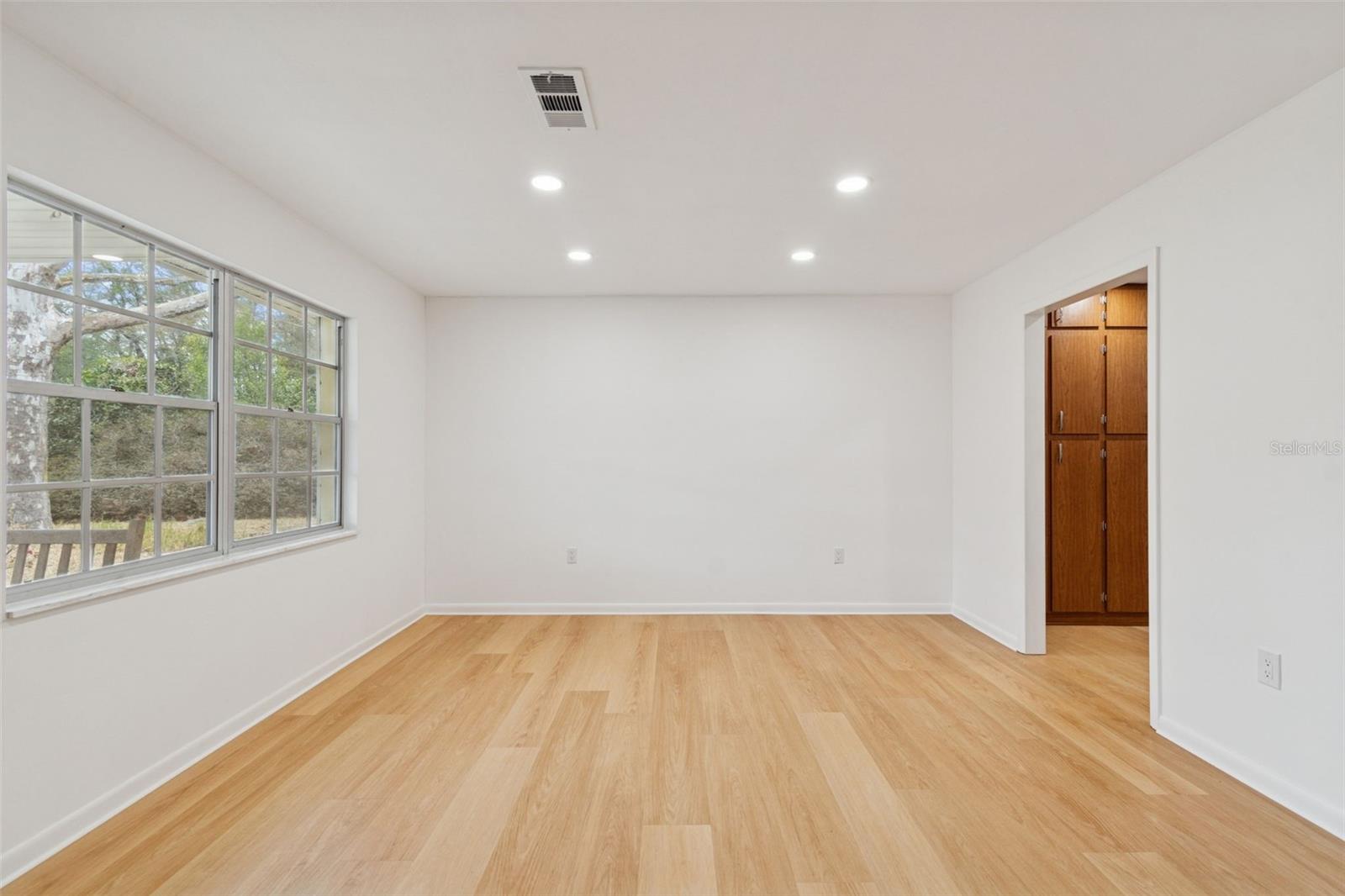 Image 7 of 28 For 7011 170 Street