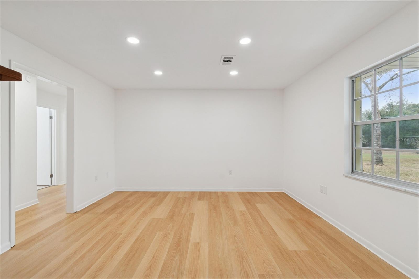 Image 8 of 28 For 7011 170 Street